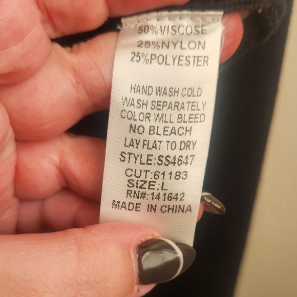 She+Sky- Fine Gauge crop sweater - Picture 5 of 5